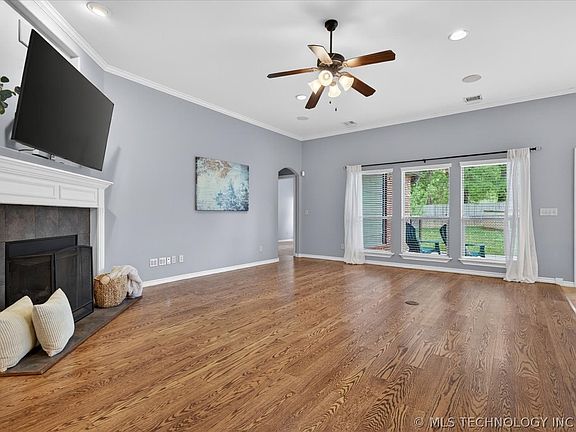 3rd image of 2316 Jefferson Rd
