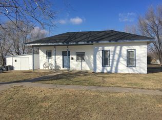111 E 7th St, Hamilton, MO 64644