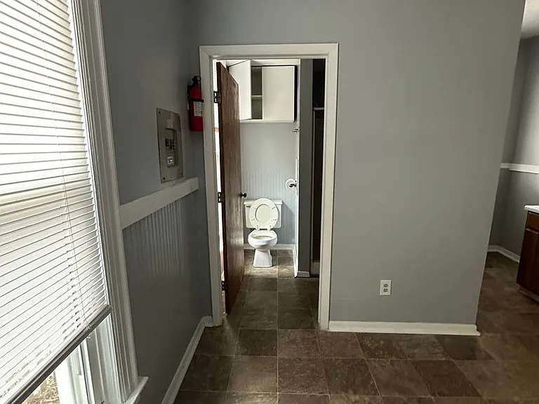 413 W Forest Ave — Photo 3
