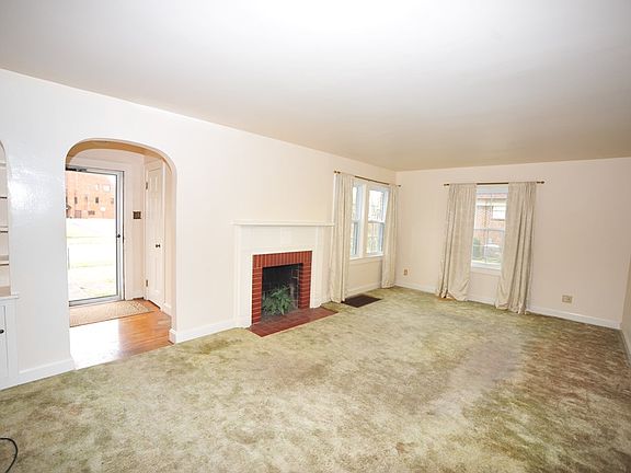 2nd image of 122 W 24th St