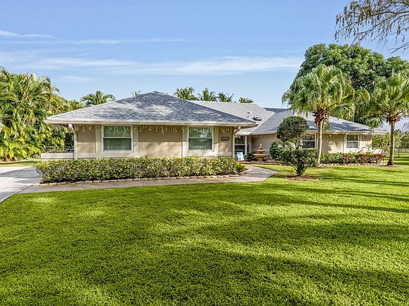 3rd image of 15270 Meadow Wood Drive