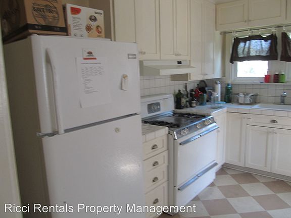 2nd image of 425 E Sycamore Ave