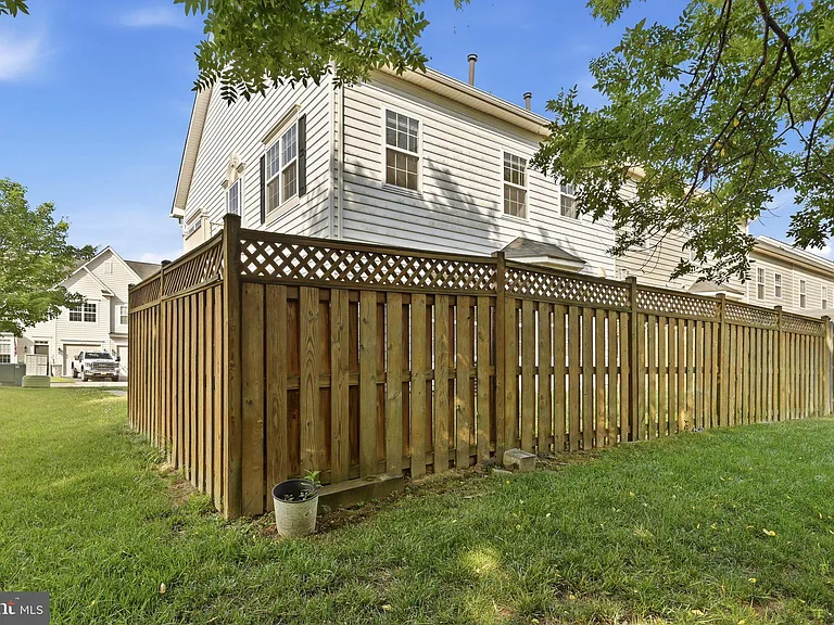 300 Kintyre Ln — Photo 29