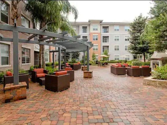 5th image of 7929 Kirby Dr #1