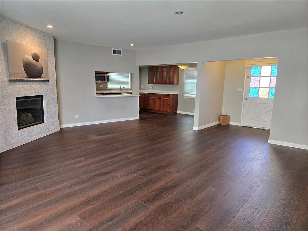 3 bed, 2.5 bath, 1579 sqft, $4,000 — Photo 4