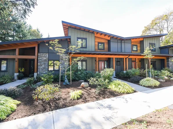 221 Glacier View Dr Unit C, Comox, BC V9M 1G6