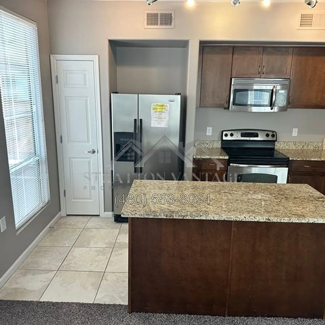 2 bed, 2.5 bath, 1344 sqft, $1,585 — Photo 4