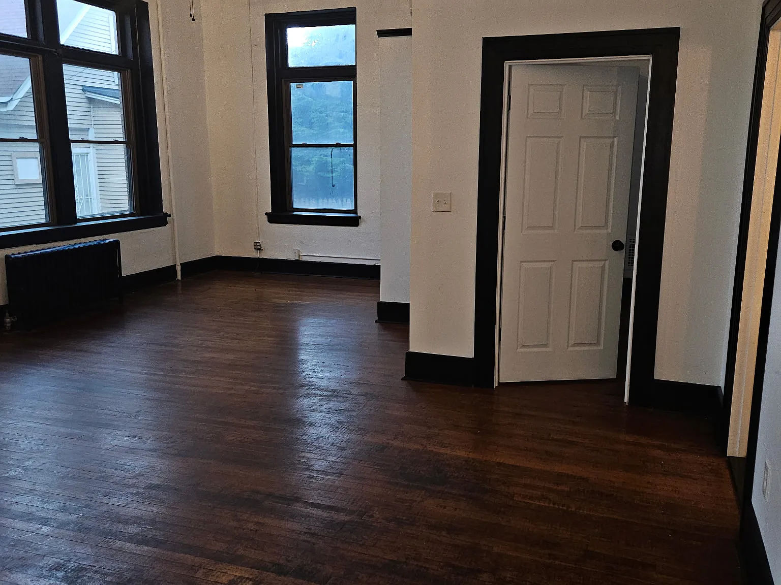 1 bed, 700 sqft, $1,300 — Photo 2
