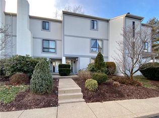 1586 Pinehurst Dr, Upper St Clair, PA 15241