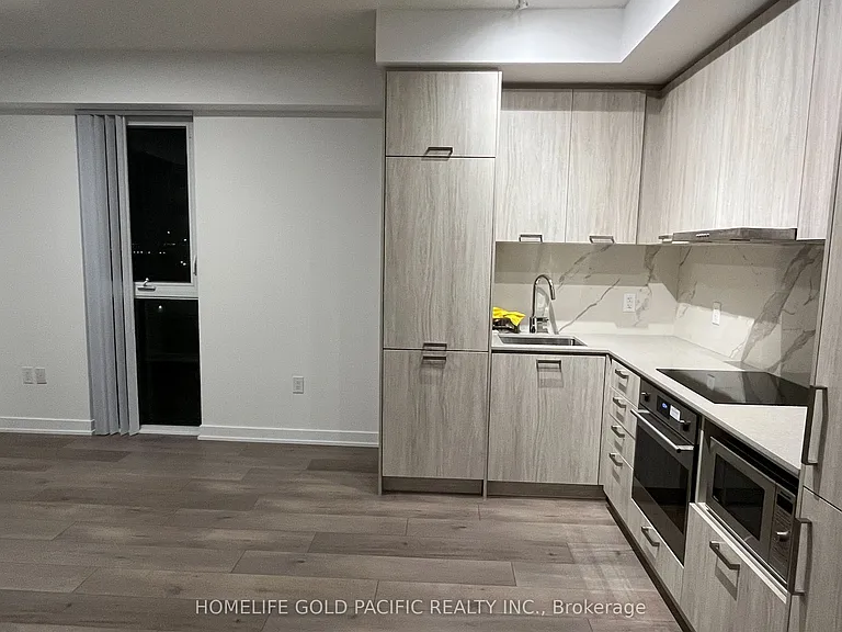 38 Honeycrisp Cres #705 — Photo 4