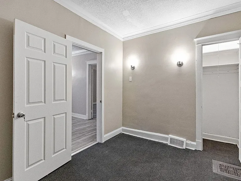 8950 S Bishop St — Photo 13
