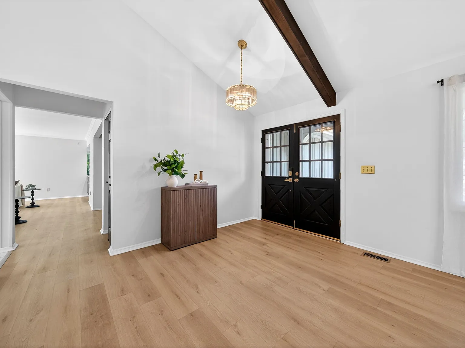 4 bed, 2.5 bath, 2739 sqft, $3,995 — Photo 4