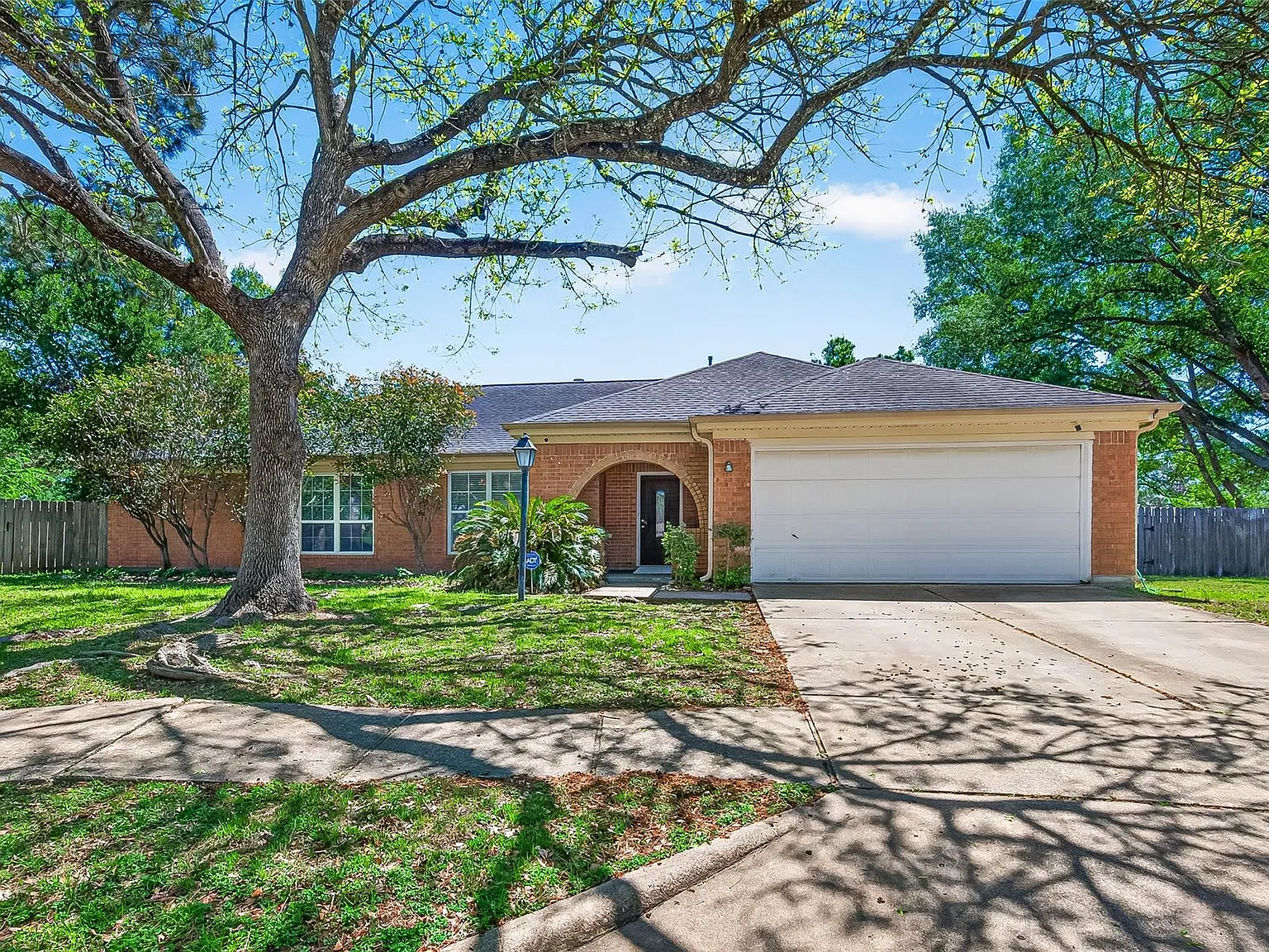4 bed, 2.0 bath, 2353 sqft, $2,490 — Photo 1