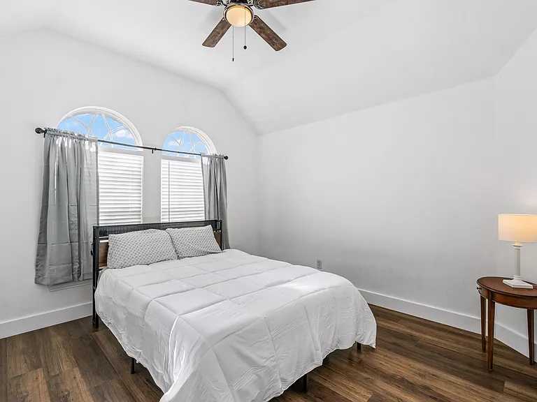 1464 Summerhill Dr — Photo 6