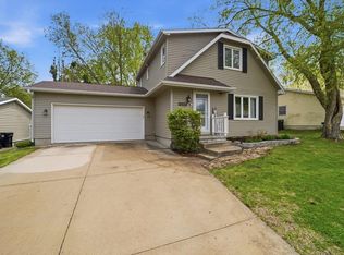 3932 Heritage Rd, Cedar Falls, IA 50613