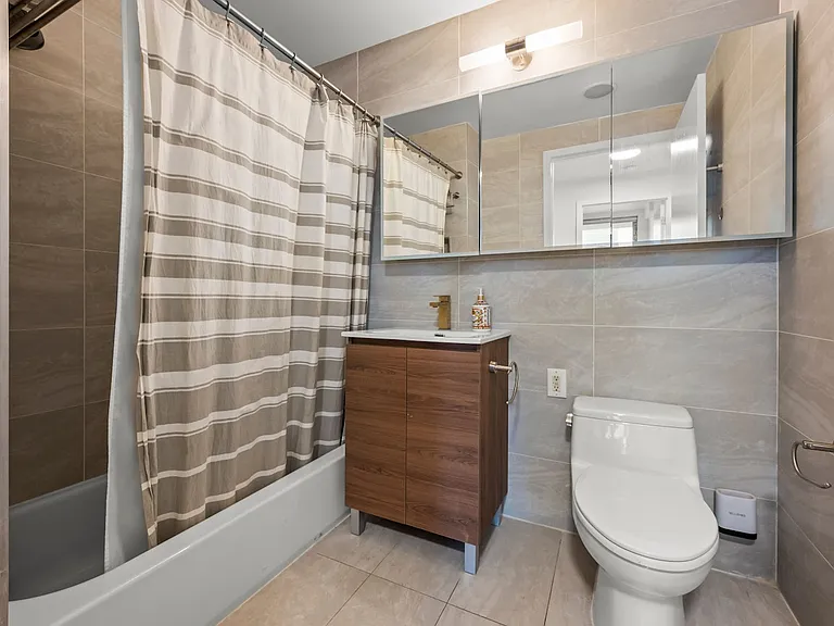 5-49 Borden Ave #2J — Photo 7