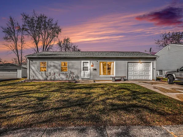 218 Mayfield Dr, Streamwood, IL 60107