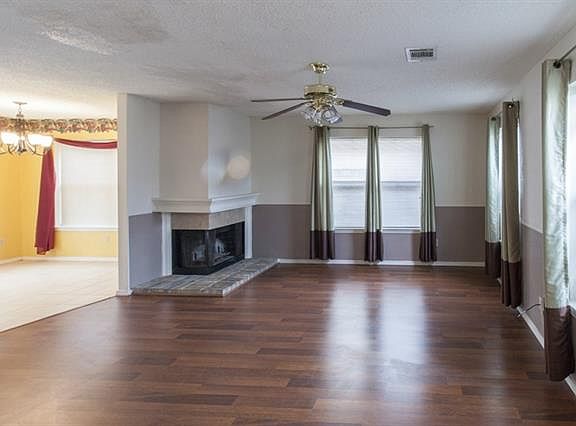 3rd image of 819 Wyndham Pl
