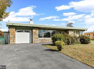2119 Boxwood Dr, Broomall, PA 19008