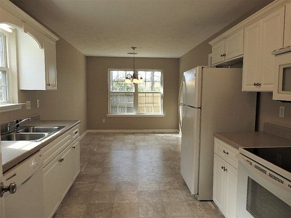 2nd image of 230 Fox Haven Dr