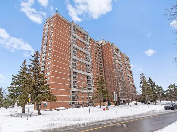 100 Wingarden Ct #910, Toronto, ON M1B 2P4