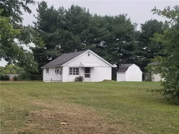 1307 Roselawn Ave, Belpre, OH 45714