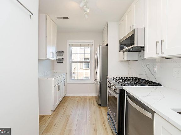 3rd image of 933 S Rolfe St #2