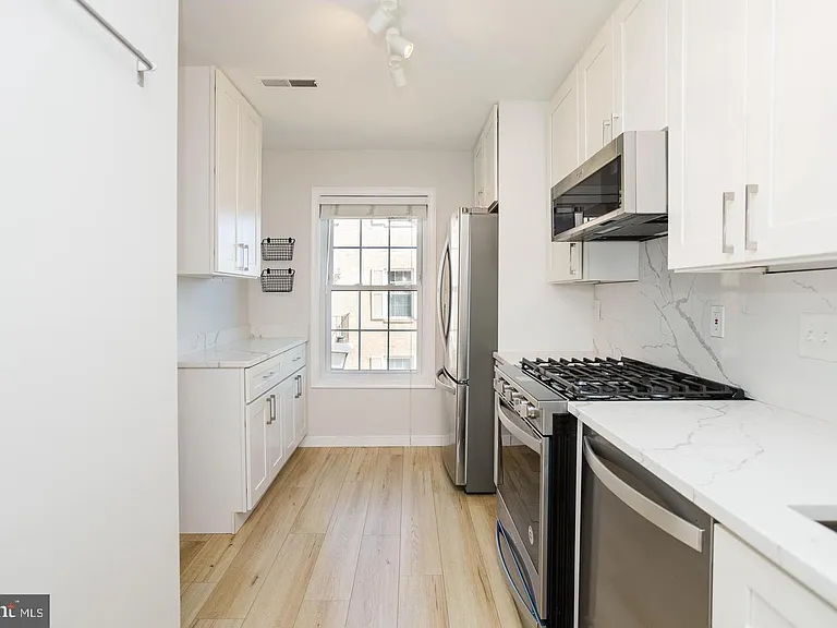933 S Rolfe St #2 — Photo 3
