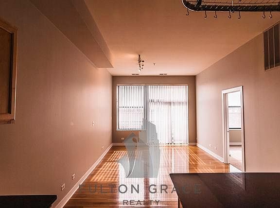 5th image of 1 S Leavitt St Unit 409