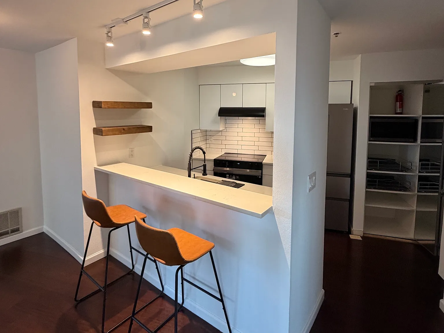 2 bed, 711 sqft, $2,990 — Photo 3