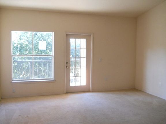 3rd image of 6025 Westgate Dr APT 2535