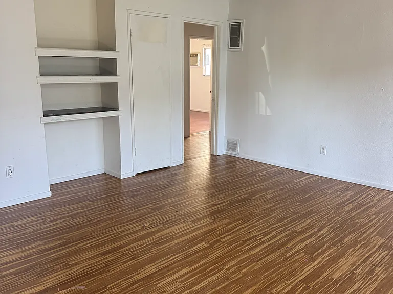 6819 Variel Ave #6 — Photo 6
