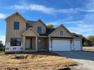 13910 NW 72nd St, Parkville, MO 64152