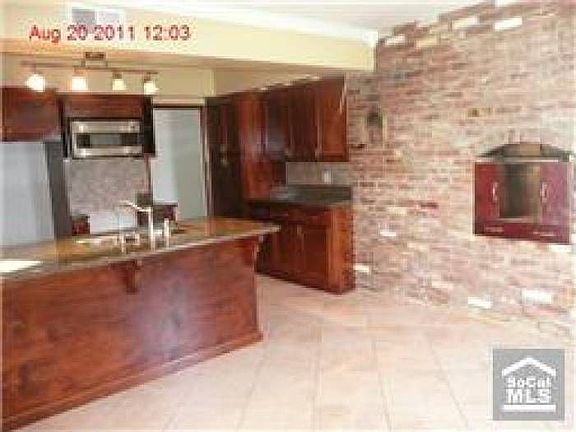 Kitchen / Dining Area