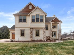 S77W16981 Casey Dr, Muskego, WI 53150