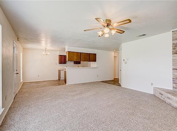 5th image of 808 W Embercrest Dr