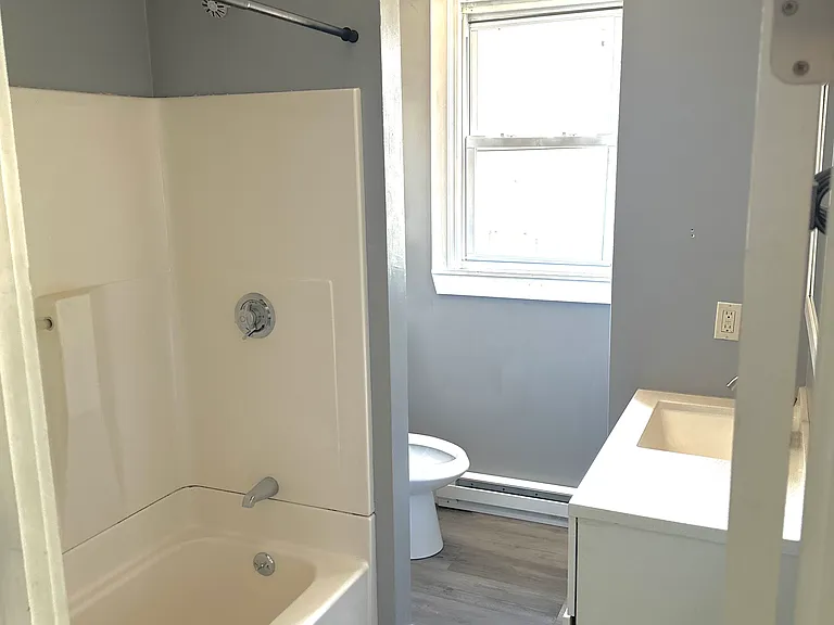107-109 Earl St #109A — Photo 11