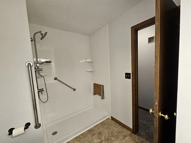 5208 Ascot Cir — Photo 12