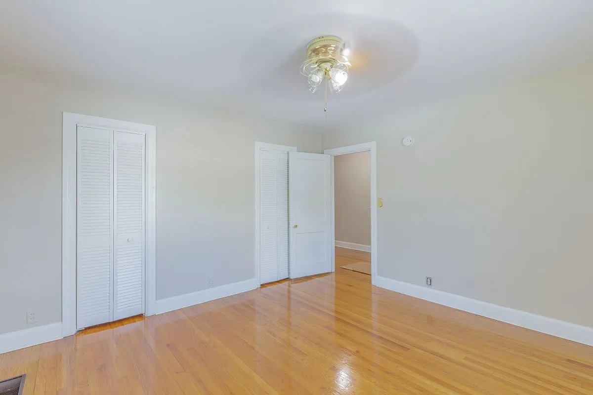 3 bed, 2.0 bath, 1900 sqft, $2,300 — Photo 3