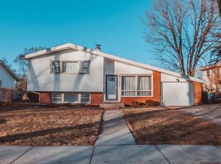 1044 Anthony Rd, Wheeling, IL 60090