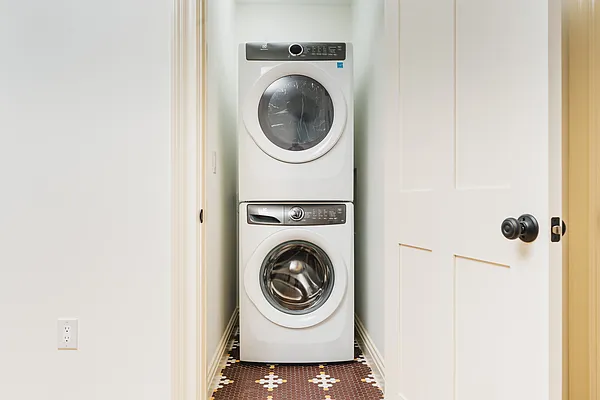 Rented by Compass | media 31