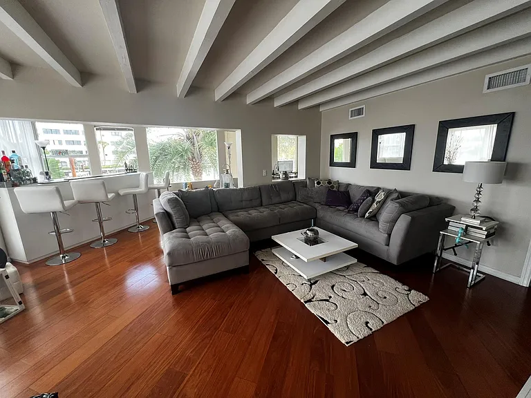 904 NE 20th Ave — Photo 6
