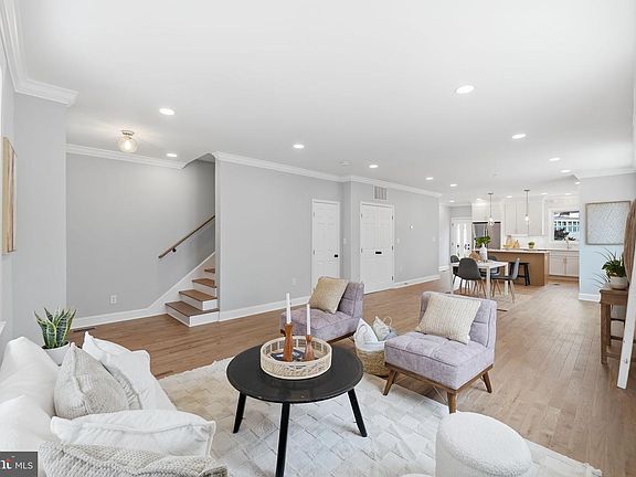 5th image of 409 Farragut St NW