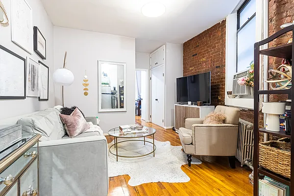 Rented by Compass | media 7