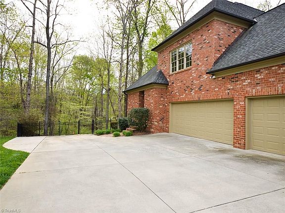 3rd image of 6336 Poplar Forest Dr