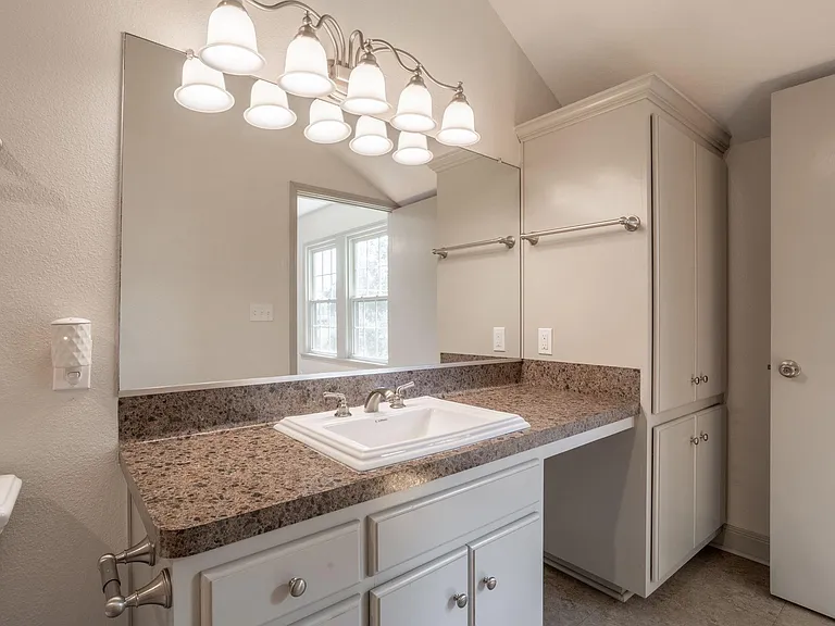 1517 Live Oak St — Photo 26
