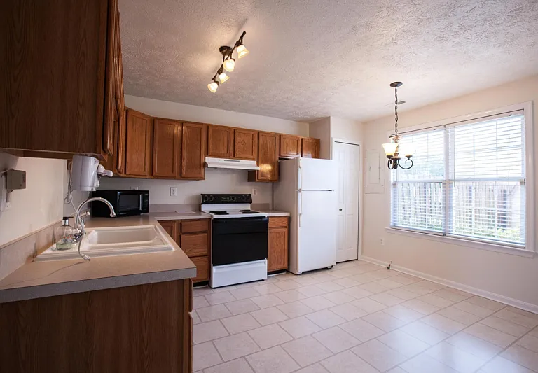 10502 Guilderland Ct — Photo 4