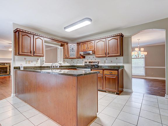 4th image of 1204 Hamstead Ct