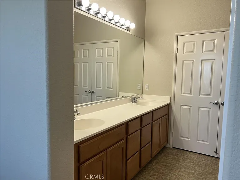 15329 Oak Tree Dr — Photo 40