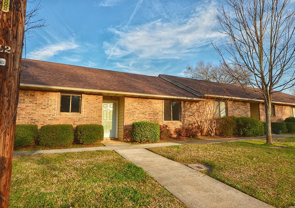 1st image of 214 Elm Ct